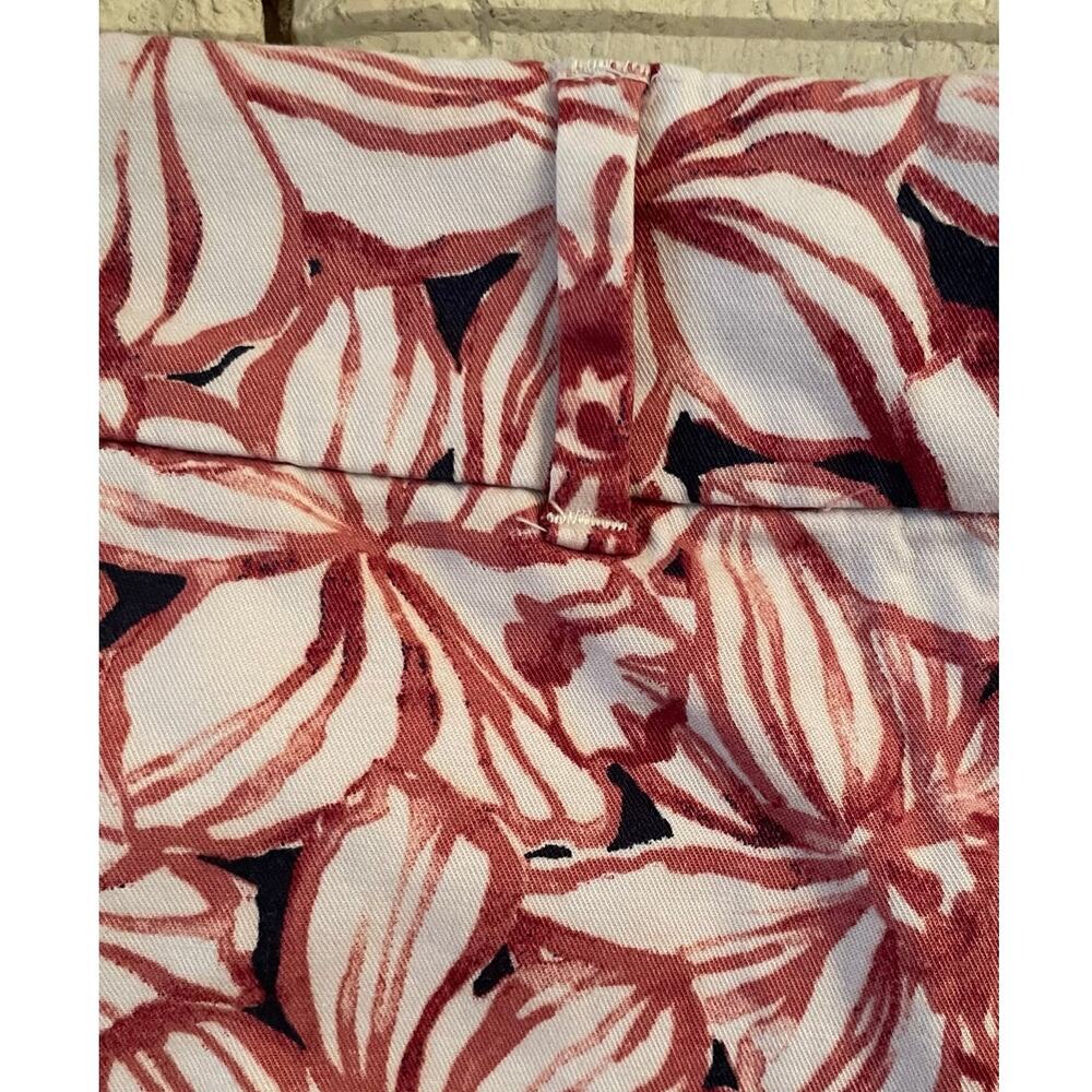 Ann Taylor Floral Chino Shorts – Red &‎ White Hibiscus Print – Size 2 - Picture 6 of 9
